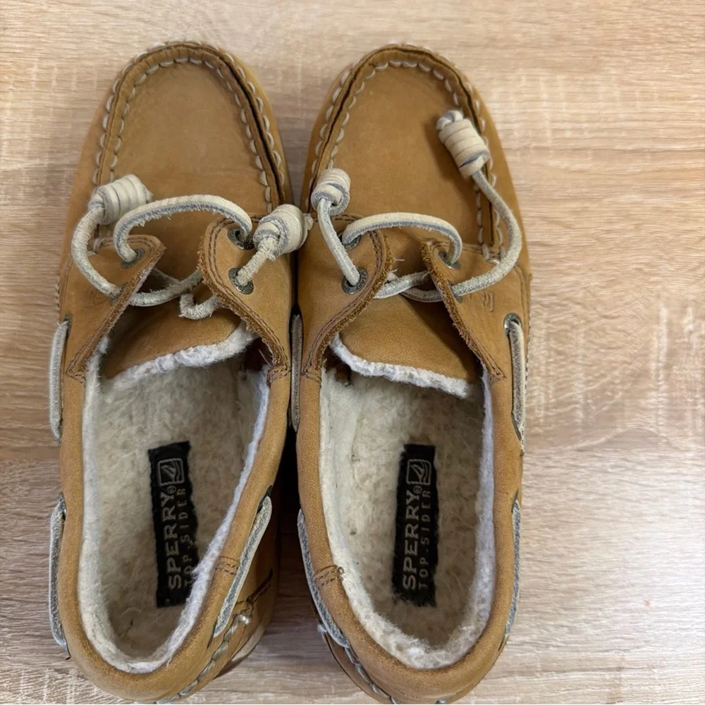 Sperry details brand